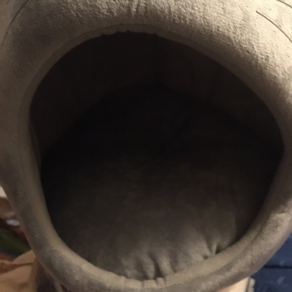 “Cat”Themed Cat bed Brand new in bag Grey with cat face and Tail size Medium - Picture 6 of 7